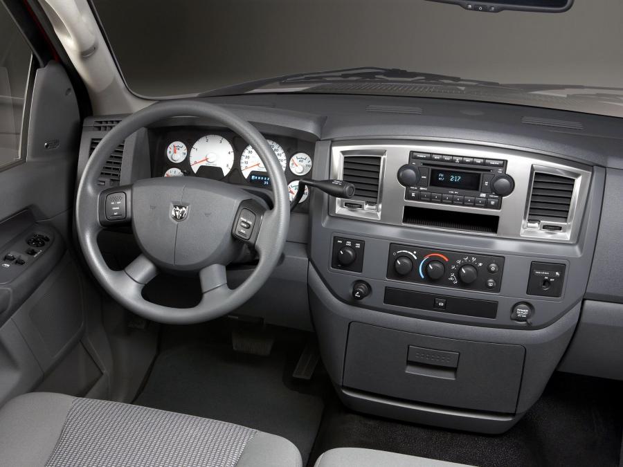  Dodge Ram 3500 Chassis Regular Cab 2006 года  (фото 6 из 13)